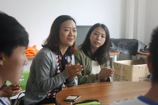 学院党总支副书记李丽老师赛前鼓励